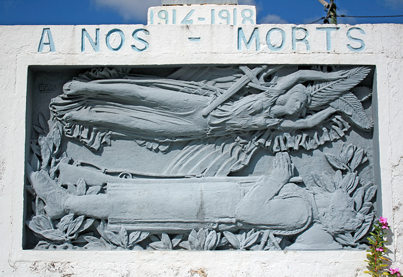 Monument aux morts - Anse-Bertrand : bas-relief allégorique